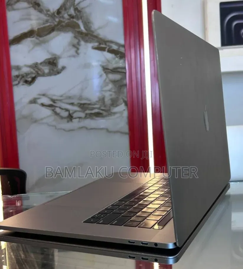 New Laptop Apple MacBook Pro 2018 16GB Intel Core i7 SSD 512GB