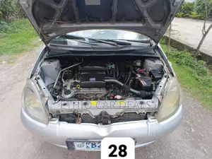 Toyota Vitz 2001 Silver