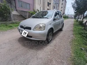 Toyota Vitz 2001 Silver