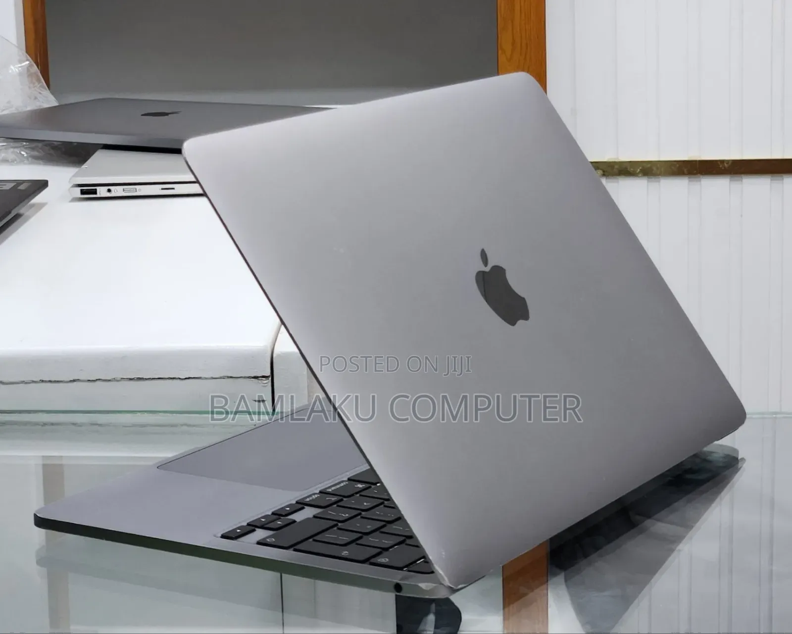 New Laptop Apple MacBook Pro M1 8GB Apple M1 Pro SSD 256GB