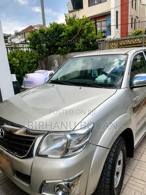 Toyota Hilux 3.0 D-4D 4x4 2014 Gold