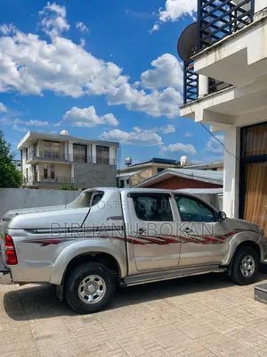 Toyota Hilux 3.0 D-4D 4x4 2014 Gold