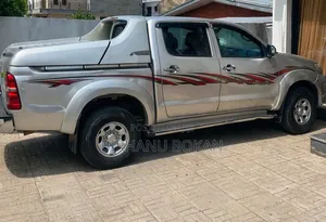 Toyota Hilux 3.0 D-4D 4x4 2014 Gold