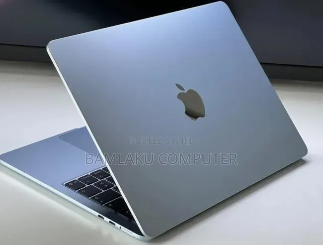 New Laptop Apple MacBook Air 2025 M4 13-inch 16GB Apple M4 SSD 256GB