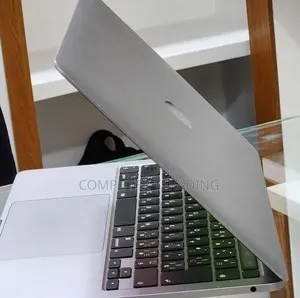 New Laptop Apple MacBook Pro M1 8GB Intel Core i5 SSD 512GB