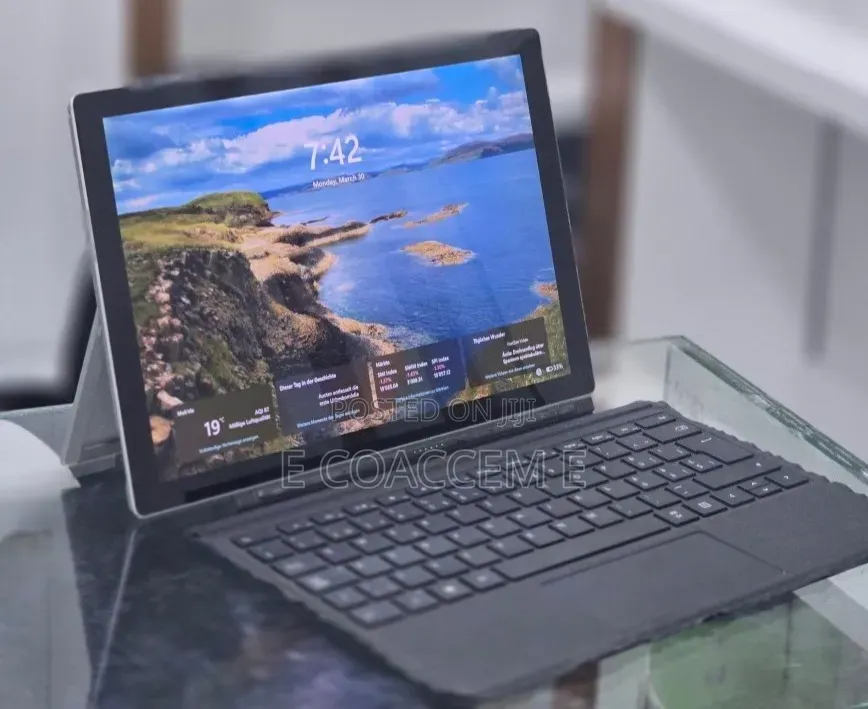 New Laptop Microsoft Surface 8GB Intel Core i7 SSD 256GB