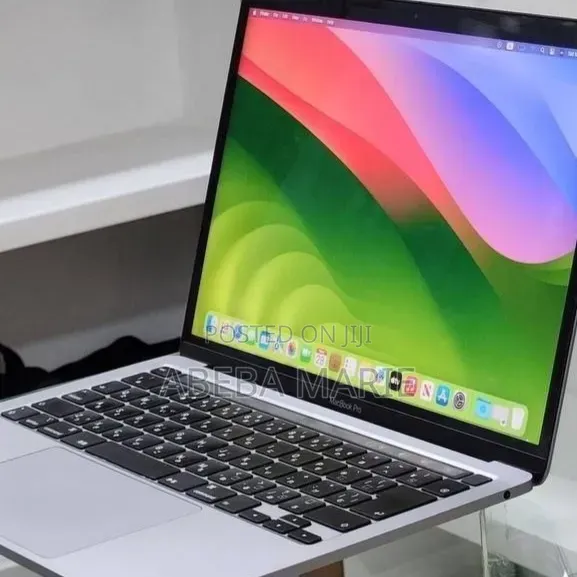 New Laptop Apple MacBook Pro 2020 8GB Intel Core i5 SSD 512GB