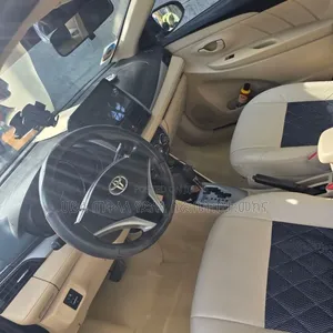 Toyota Yaris 2016 Gray