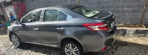Toyota Yaris 2016 Gray