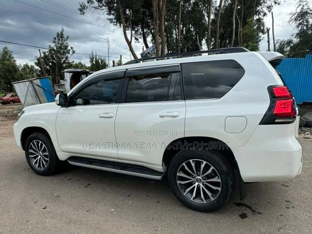 Toyota Land Cruiser Prado 2022 Ivory