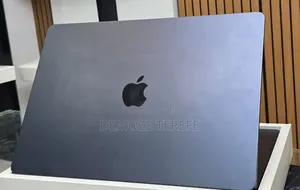 New Apple MacBook Air 2025 M4 15-inch 16GB Apple M4 Pro SSD 256GB