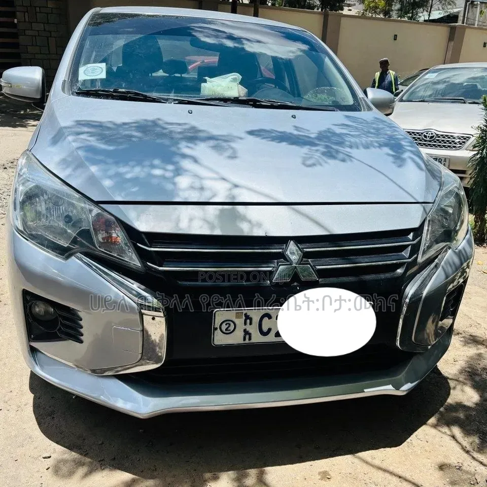 Mitsubishi Attrage 2022 Silver