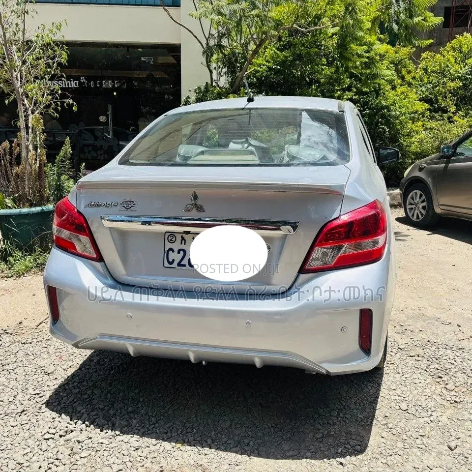 Mitsubishi Attrage 2022 Silver