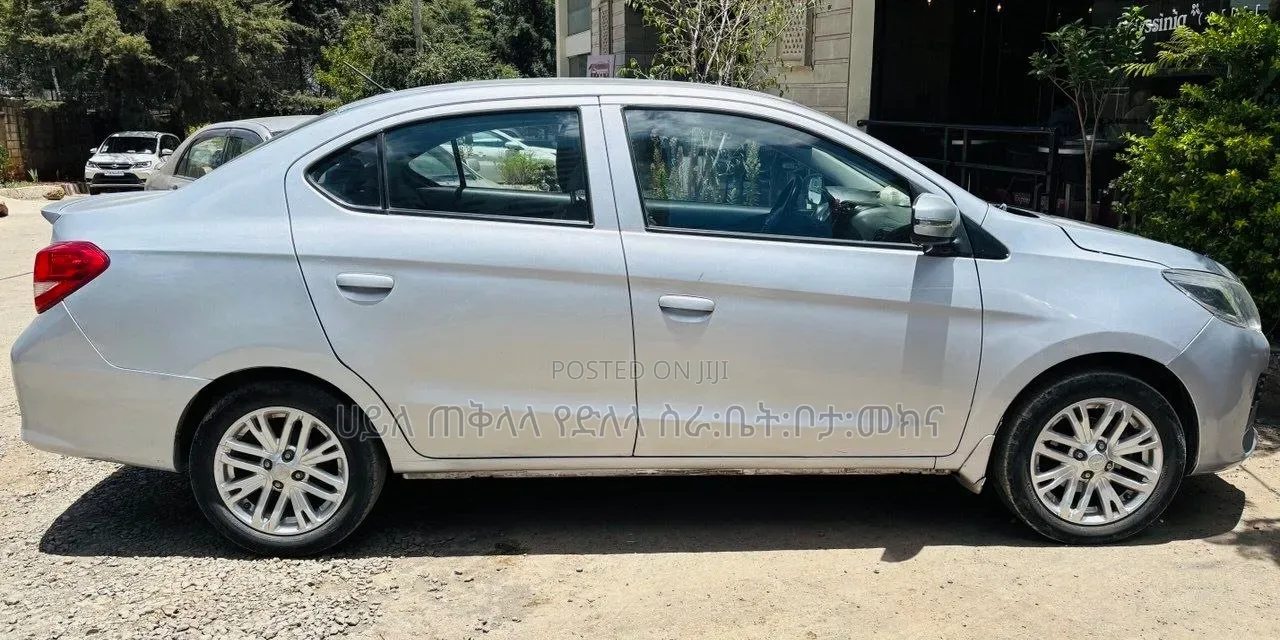 Mitsubishi Attrage 2022 Silver