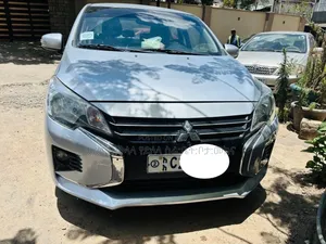 Mitsubishi Attrage 2022 Silver
