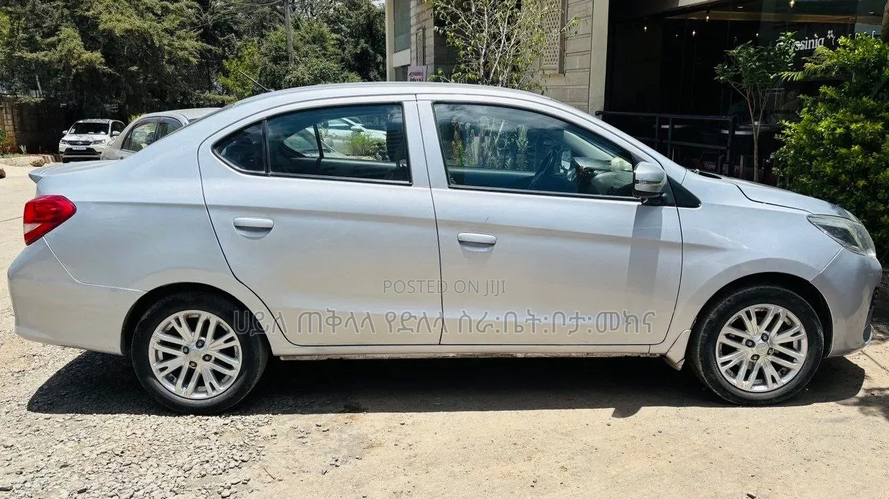 Mitsubishi Attrage 2022 Silver