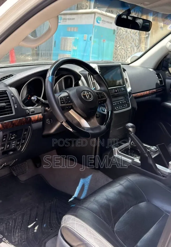 Toyota Land Cruiser 2014 White