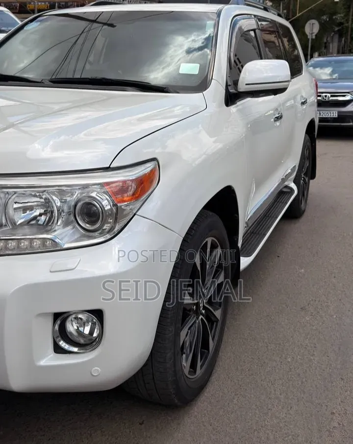 Toyota Land Cruiser 2014 White