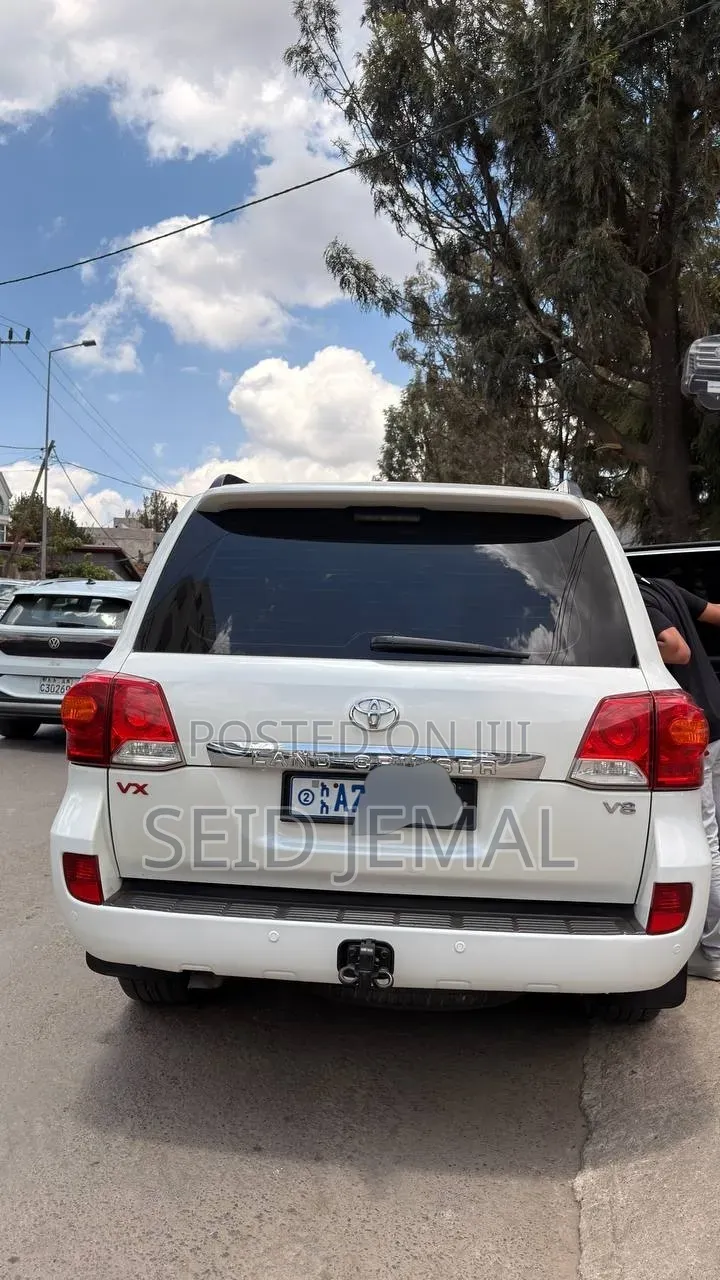 Toyota Land Cruiser 2014 White