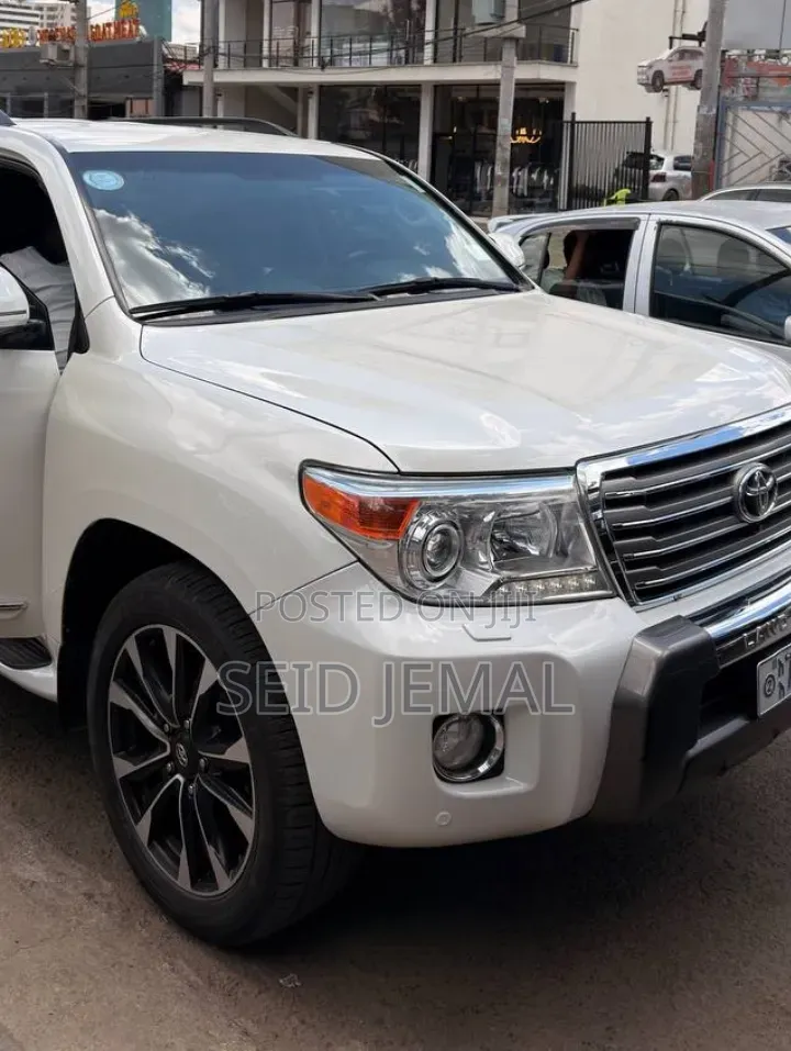 Toyota Land Cruiser 2014 White