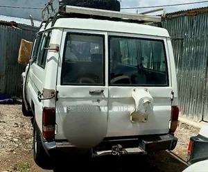 Toyota Land Cruiser 2003 White