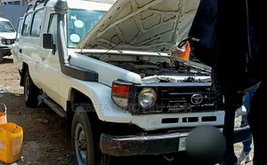 Toyota Land Cruiser 2003 White