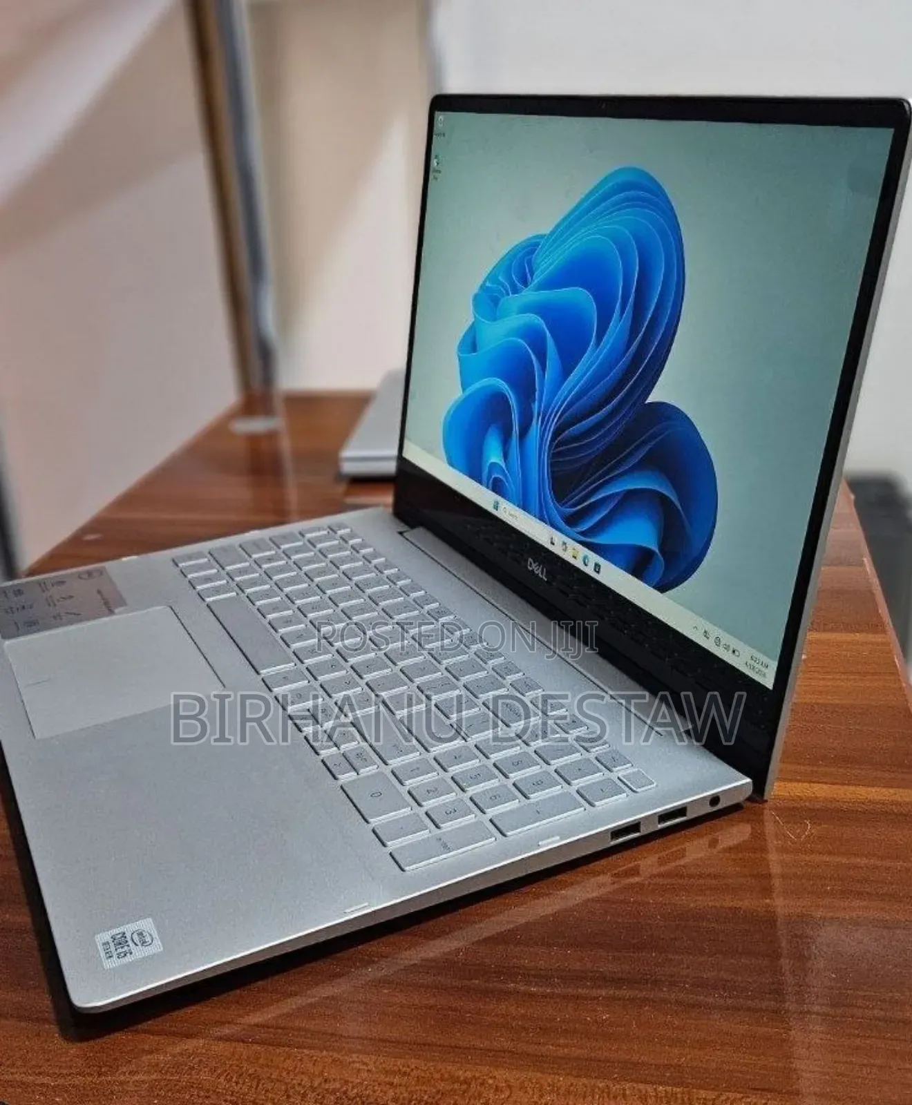 New Laptop Dell Inspiron 15 8GB Intel Core i5 SSD 256GB
