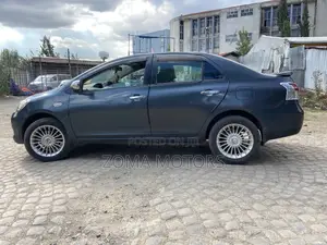 Toyota Yaris 1.0 VVT-i 2008 Gray