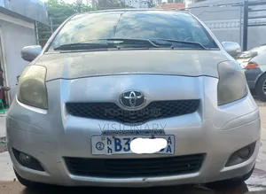 Toyota Yaris 2010 Silver