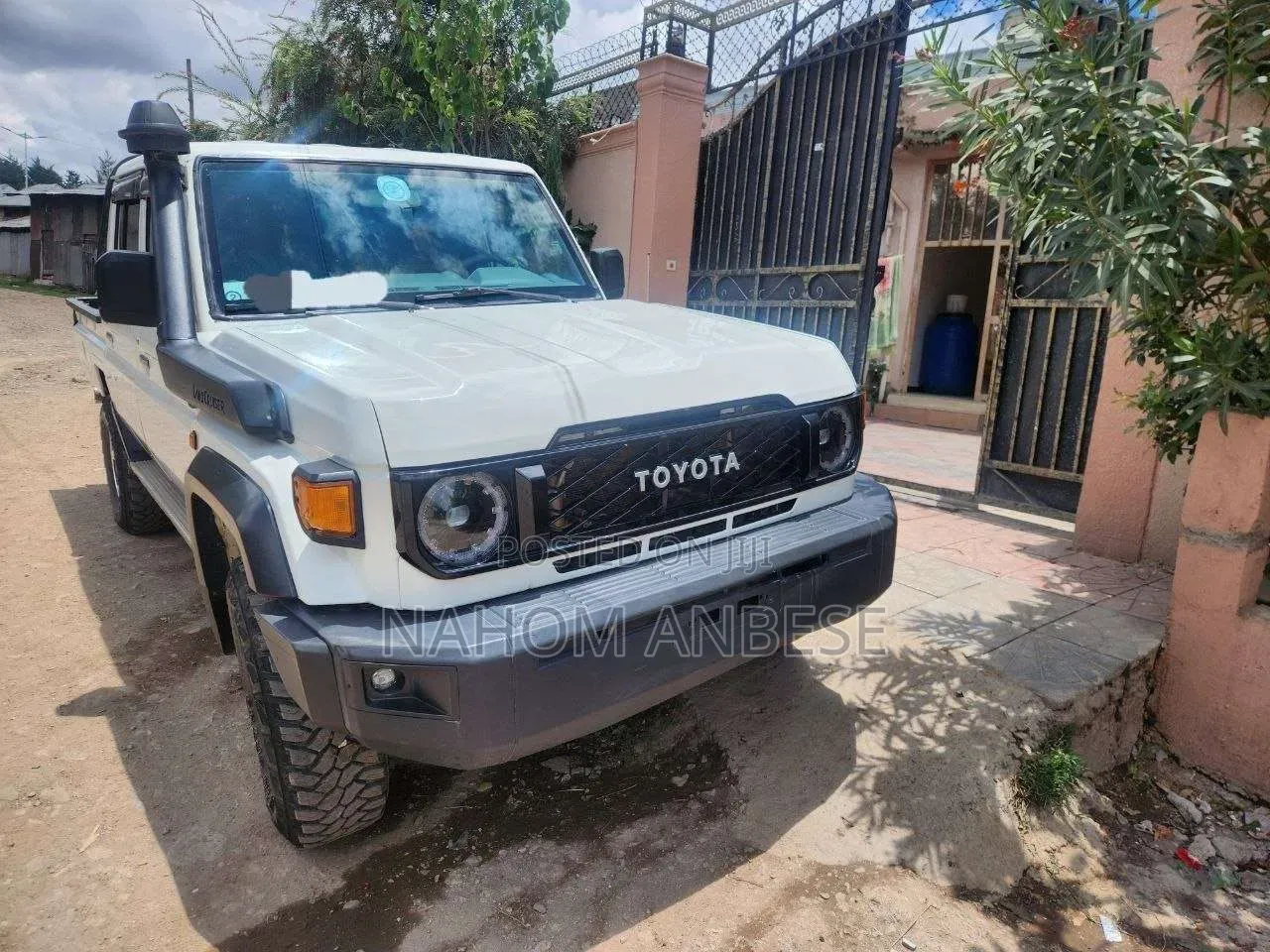 Toyota Land Cruiser 2002 White