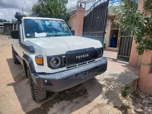 Toyota Land Cruiser 2002 White