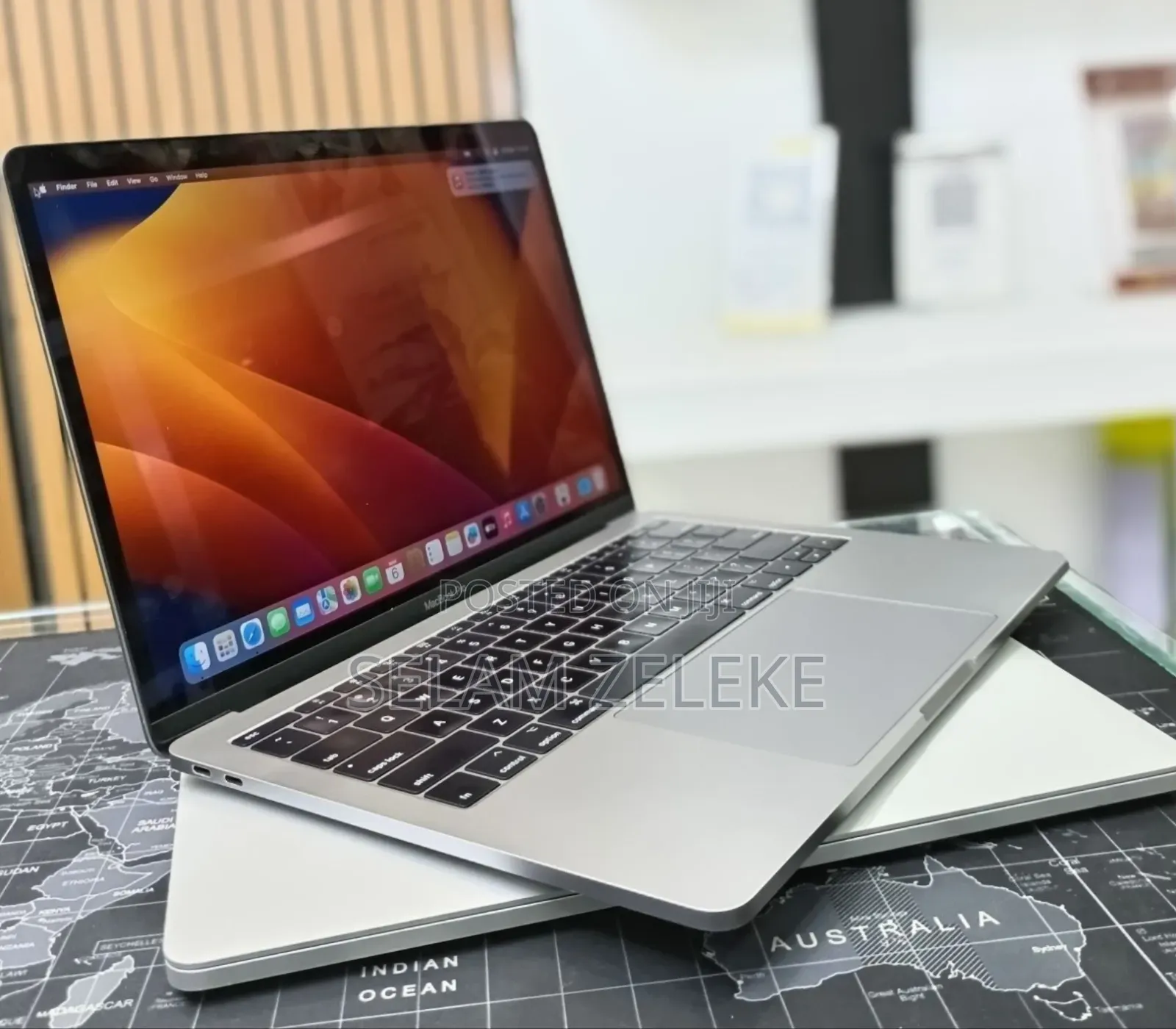 New Laptop Apple MacBook Pro 2017 16GB Intel Core i5 SSD 256GB