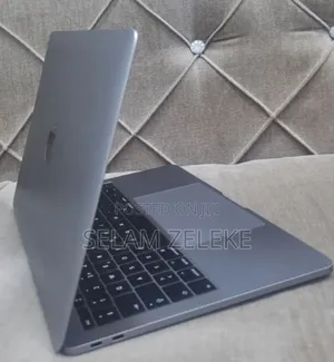 New Laptop Apple MacBook Pro 2017 16GB Intel Core i5 SSD 512GB