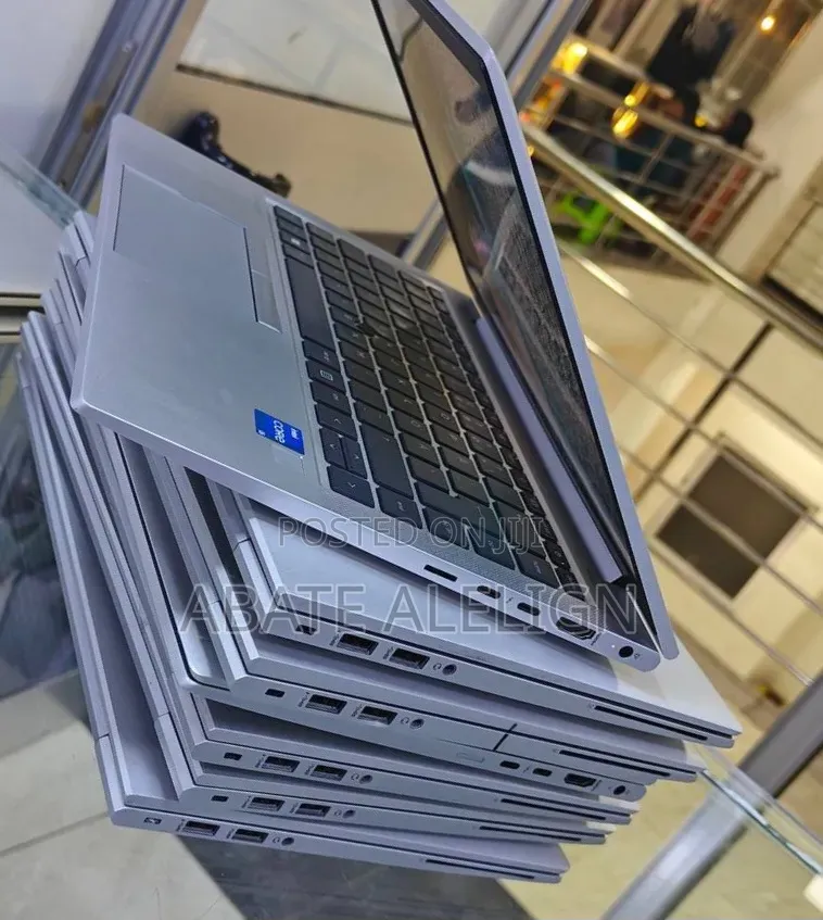 New Laptop HP EliteBook 830 G8 16GB Intel Core i5 SSD 512GB