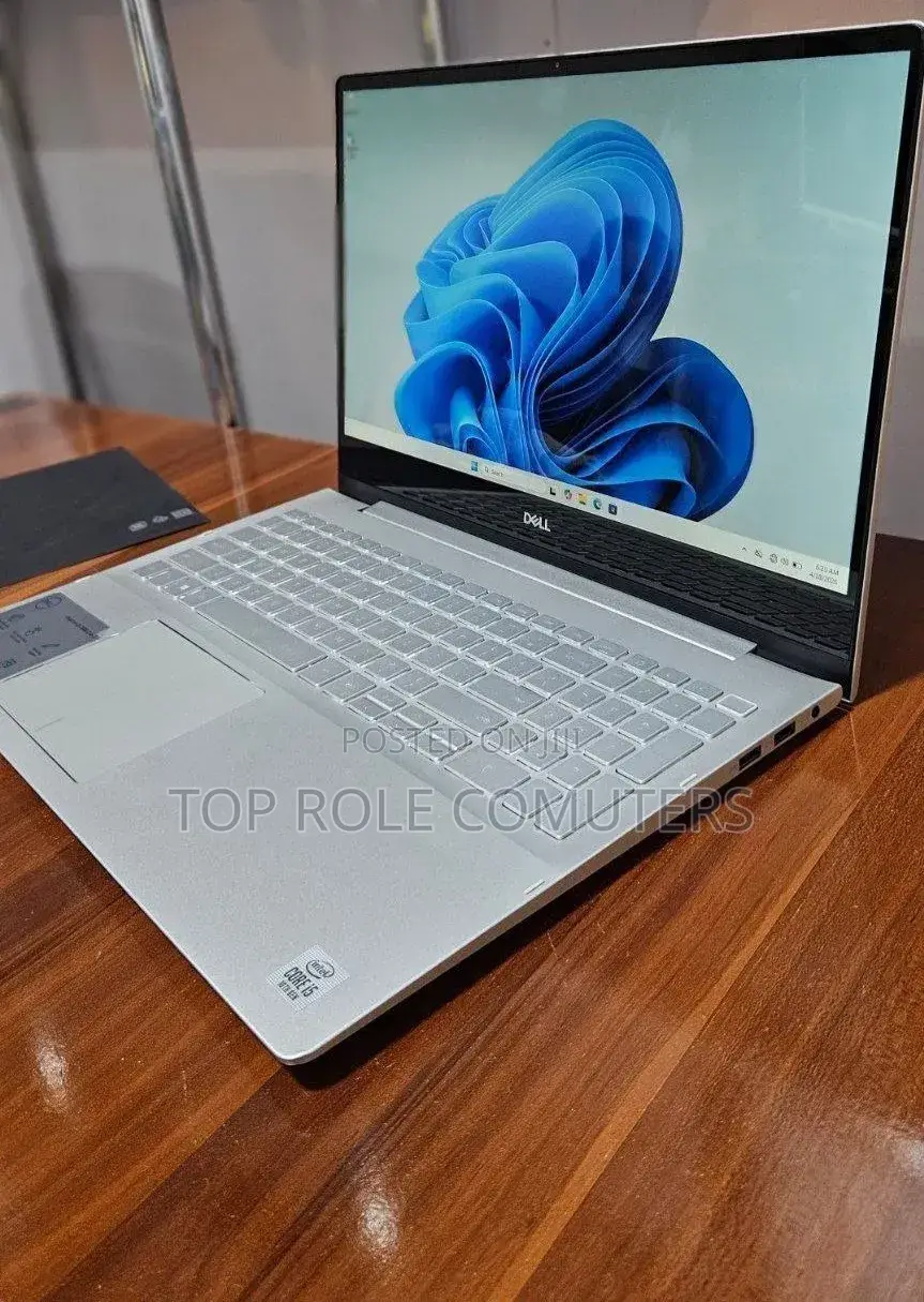 New Laptop Dell Inspiron 15 8GB Intel Core i5 SSD 256GB