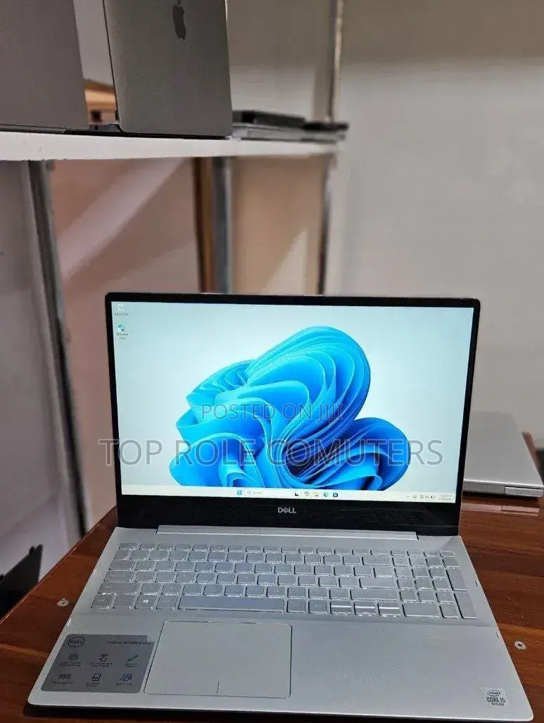 New Laptop Dell Inspiron 15 8GB Intel Core i5 SSD 256GB