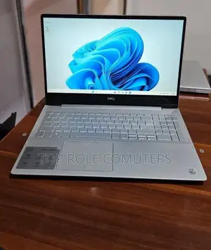 New Laptop Dell Inspiron 15 8GB Intel Core i5 SSD 256GB