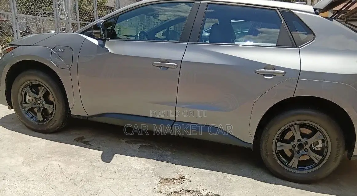 Toyota bZ4X Limited 2024 Gray