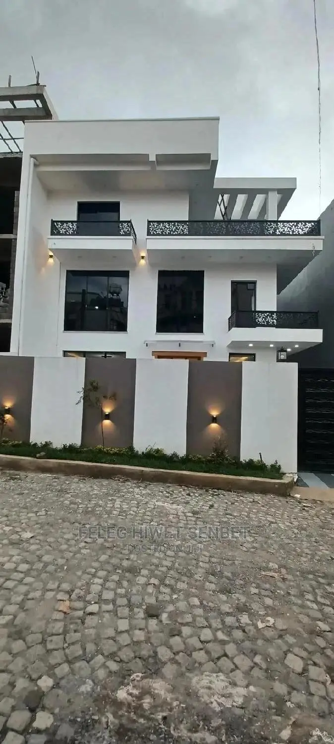 6bdrm House in አአ, Bole for sale