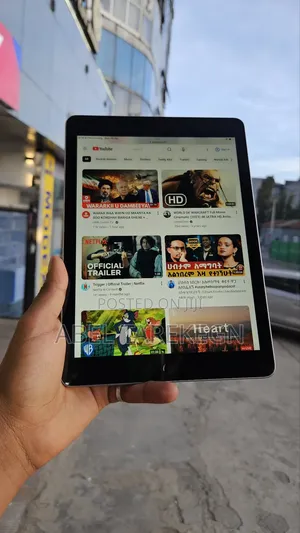 Apple iPad 9.7 32 GB Gray