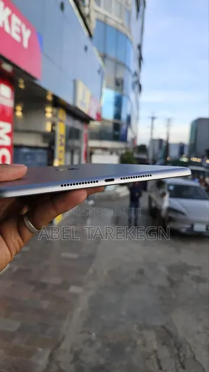 Apple iPad 9.7 32 GB Gray
