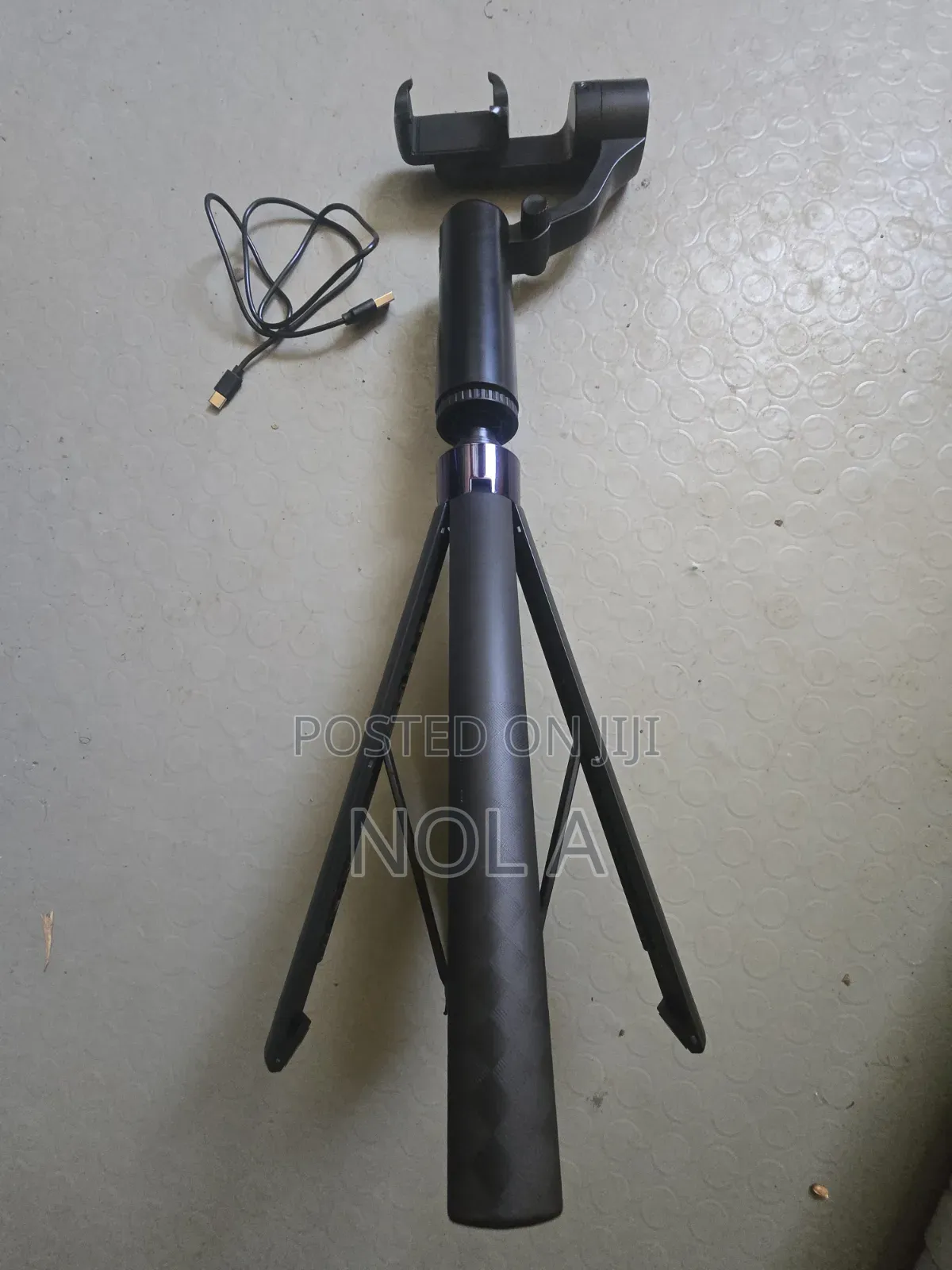 Auto Face Tracking Tripod