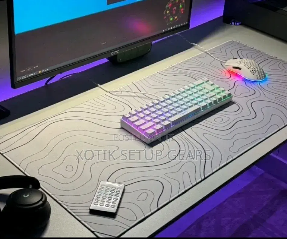 90 X 40 X 0.2cm White and Black Terrain Themed Mouse Pad - Desk Mat