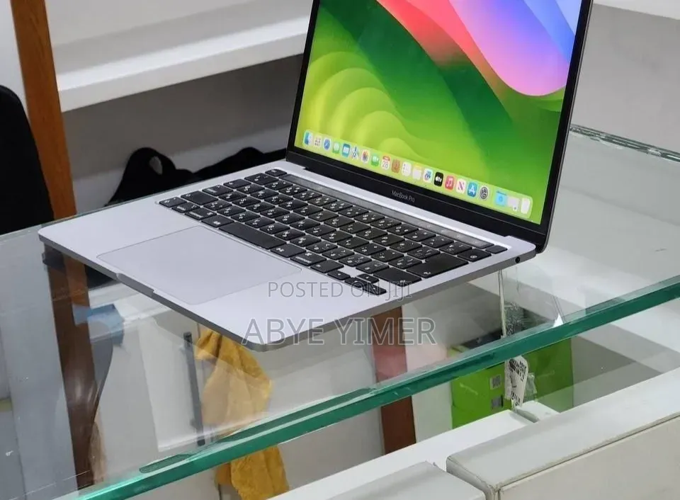 New Laptop Apple MacBook Pro 2020 8GB Intel Core i5 SSD 512GB