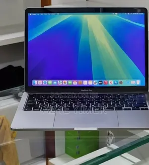 New Laptop Apple MacBook Pro 2020 8GB Intel Core i5 SSD 512GB