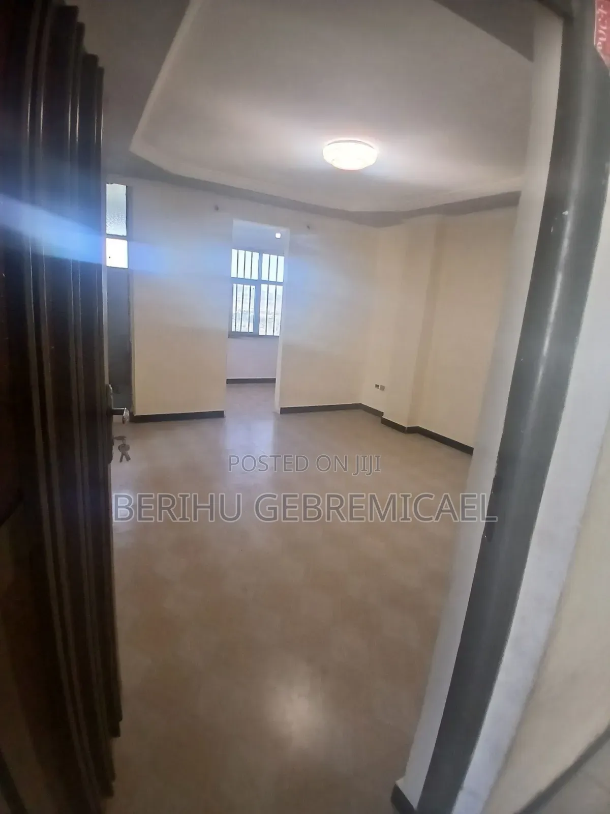 2bdrm Condo in ኣያተ, Yeka for rent