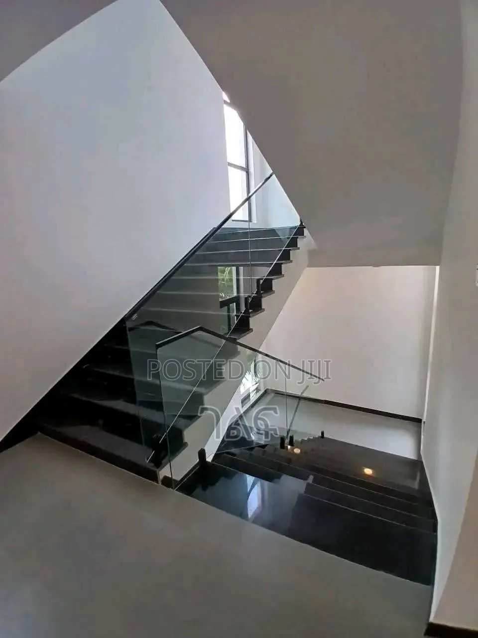 8bdrm House in ቅንጡ ቪላ መገናኛ አምቼ 23ዐ, Bole for sale