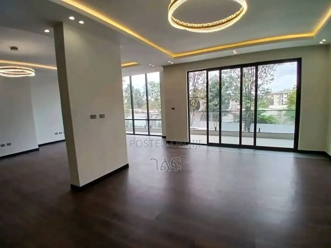 8bdrm House in ቅንጡ ቪላ መገናኛ አምቼ 23ዐ, Bole for sale