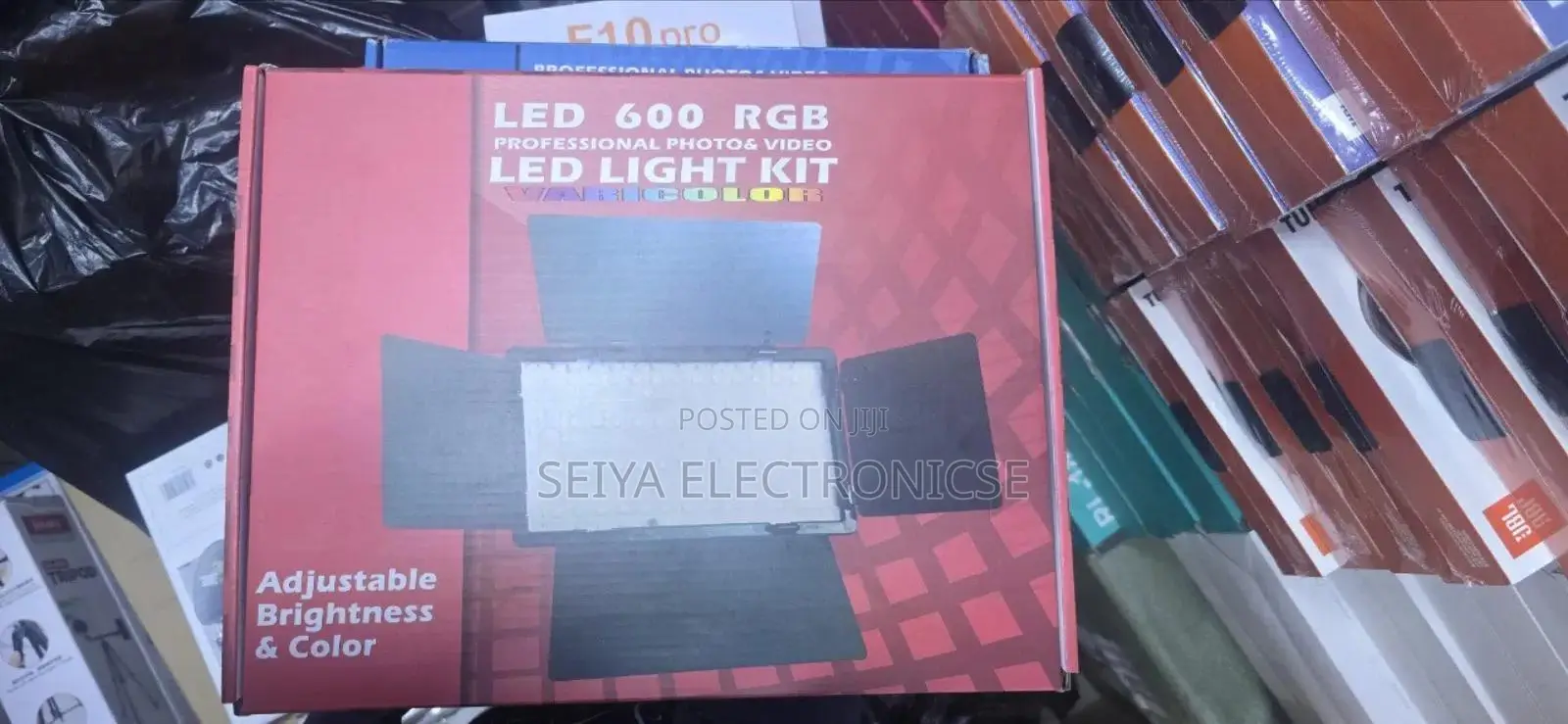 RGB Camera Light Led 600 Light for Photography With Stand Adjustment