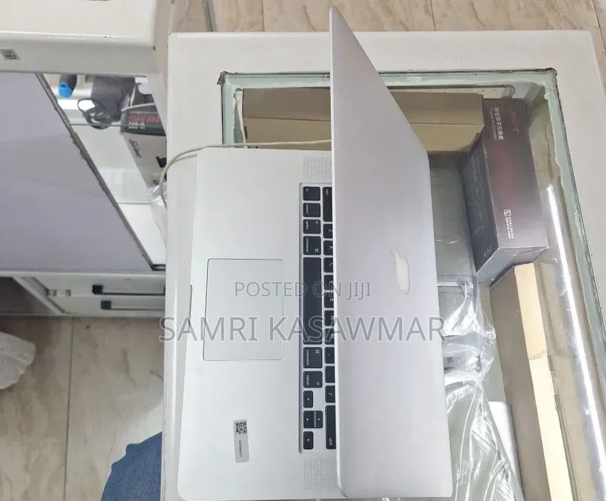 New Laptop Apple MacBook 2015 16GB Intel Core i7 SSD 256GB